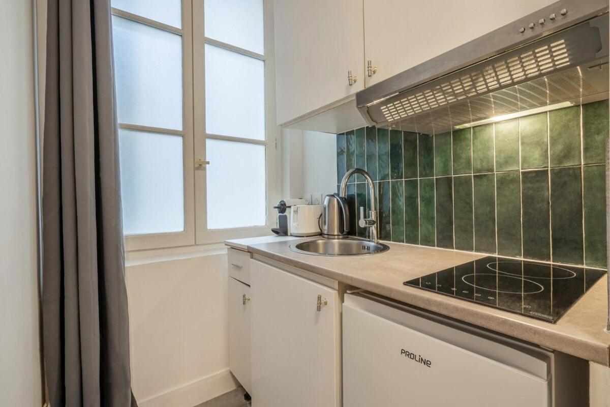 Appartement Douillet Pour 2 Au Coeur De Montmartre-ii